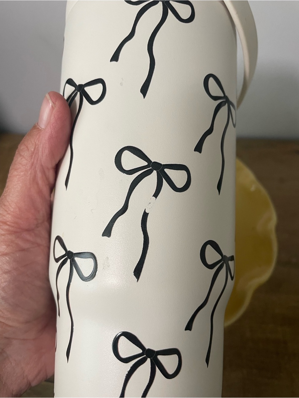 HydraPeak Stainless Steel Tumbler - Cream with Black Base - Picture 4 of 9